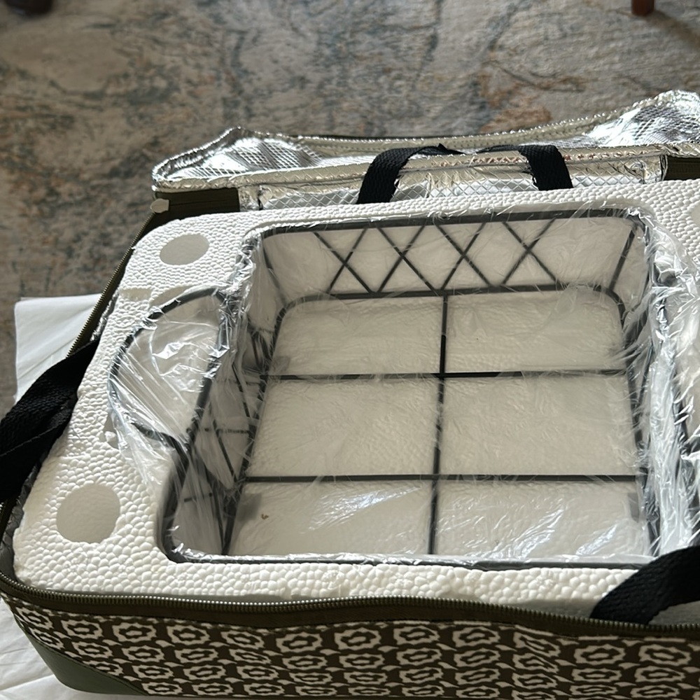 Temptation, old world, sage, double insulated tote with 2 qu casserole 13 x 11 - Picture 11 of 12